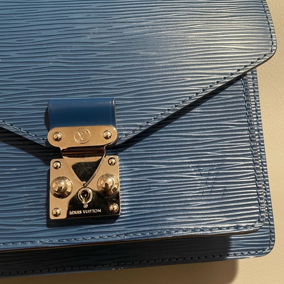 Louis Vuitton Monceau bag in Epi Leather - Picture 3 of 9